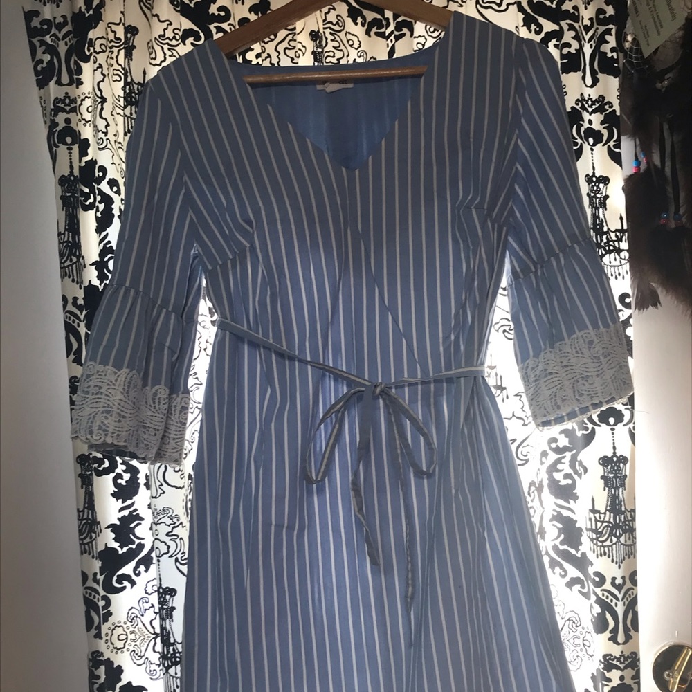 Blue striped dress with lace sleeve